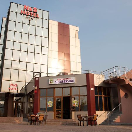 N&S Hotel Barlad Bîrlad Exterior foto